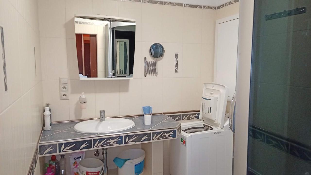 Wolf Apartman Pokojne Ubytovanie V Povazskej Bystrici Ticha Lokalita S Parkovanim Vsade Blizko Vhodne Pre Pracovne Cesty Turistiku Aj Oddych Plne Vybavena Kuchyna Povazska Bystrica Exterior foto