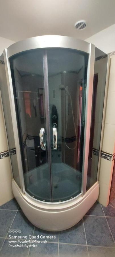 Wolf Apartman Pokojne Ubytovanie V Povazskej Bystrici Ticha Lokalita S Parkovanim Vsade Blizko Vhodne Pre Pracovne Cesty Turistiku Aj Oddych Plne Vybavena Kuchyna Povazska Bystrica Exterior foto
