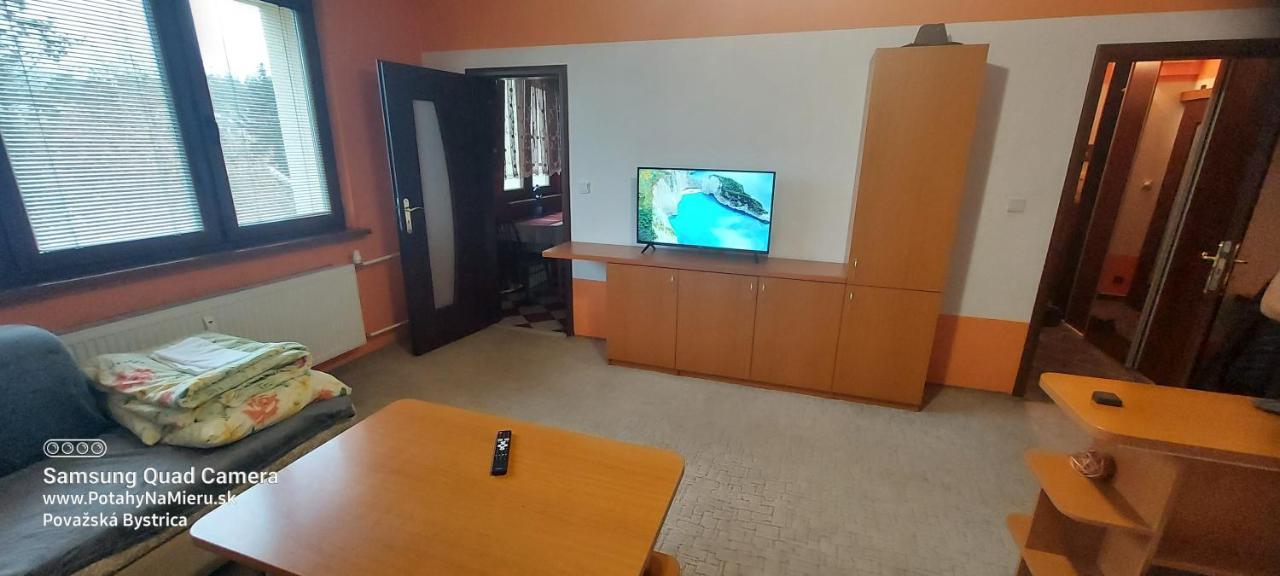 Wolf Apartman Pokojne Ubytovanie V Povazskej Bystrici Ticha Lokalita S Parkovanim Vsade Blizko Vhodne Pre Pracovne Cesty Turistiku Aj Oddych Plne Vybavena Kuchyna Povazska Bystrica Exterior foto